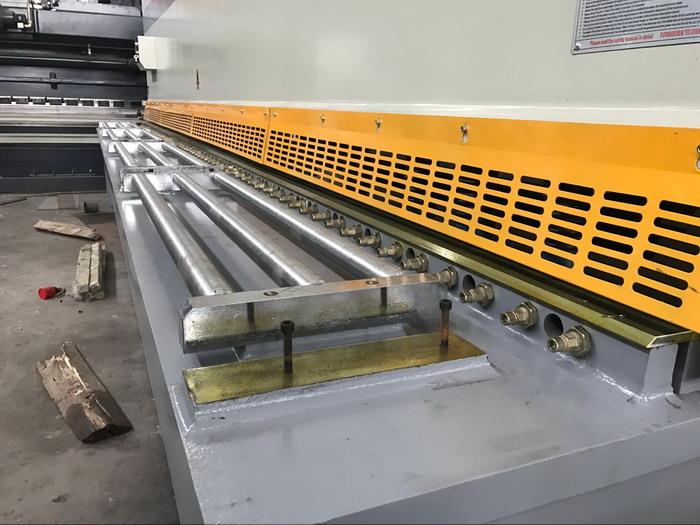 China Yawei heavy front 6m metal cutting support feeding sheet made in china