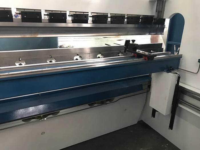 Yawei 130T PBH 5 axis cnc press brakes X bending back gauge china factory
