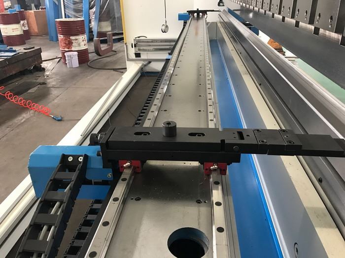 AHYW Yawei 4 axis cnc press brake back gauges 300T6M bending machine CE Italy market ESA S660W 3d CONTROLLER